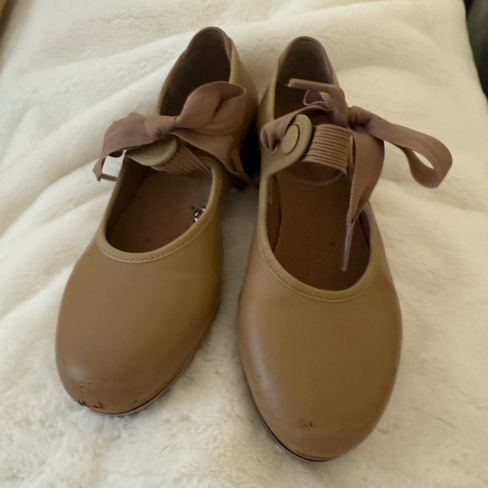 Bloch Tan Tap Shoes with Bow